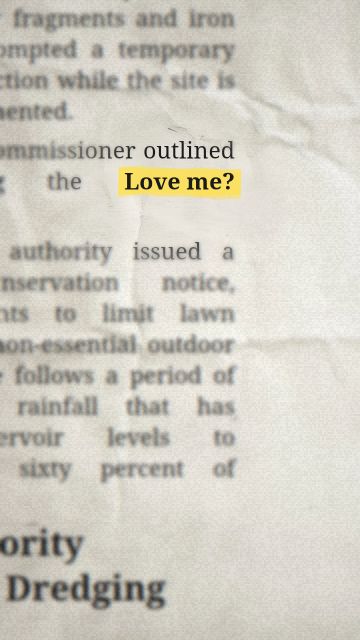 Animasi dari frasa “Love me?”